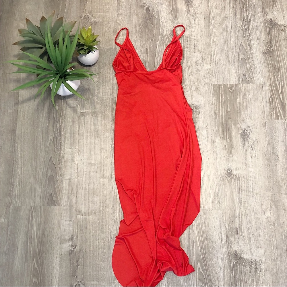 Red dress - Picture 4 of 8